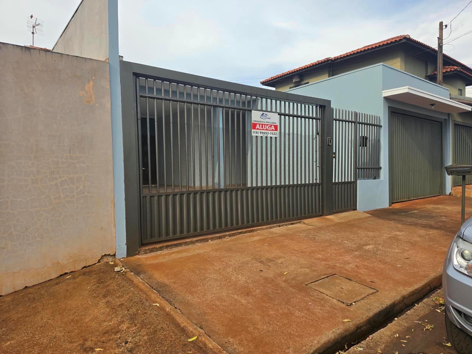 Excelente casa com 03 dormts sendo 1 suíte