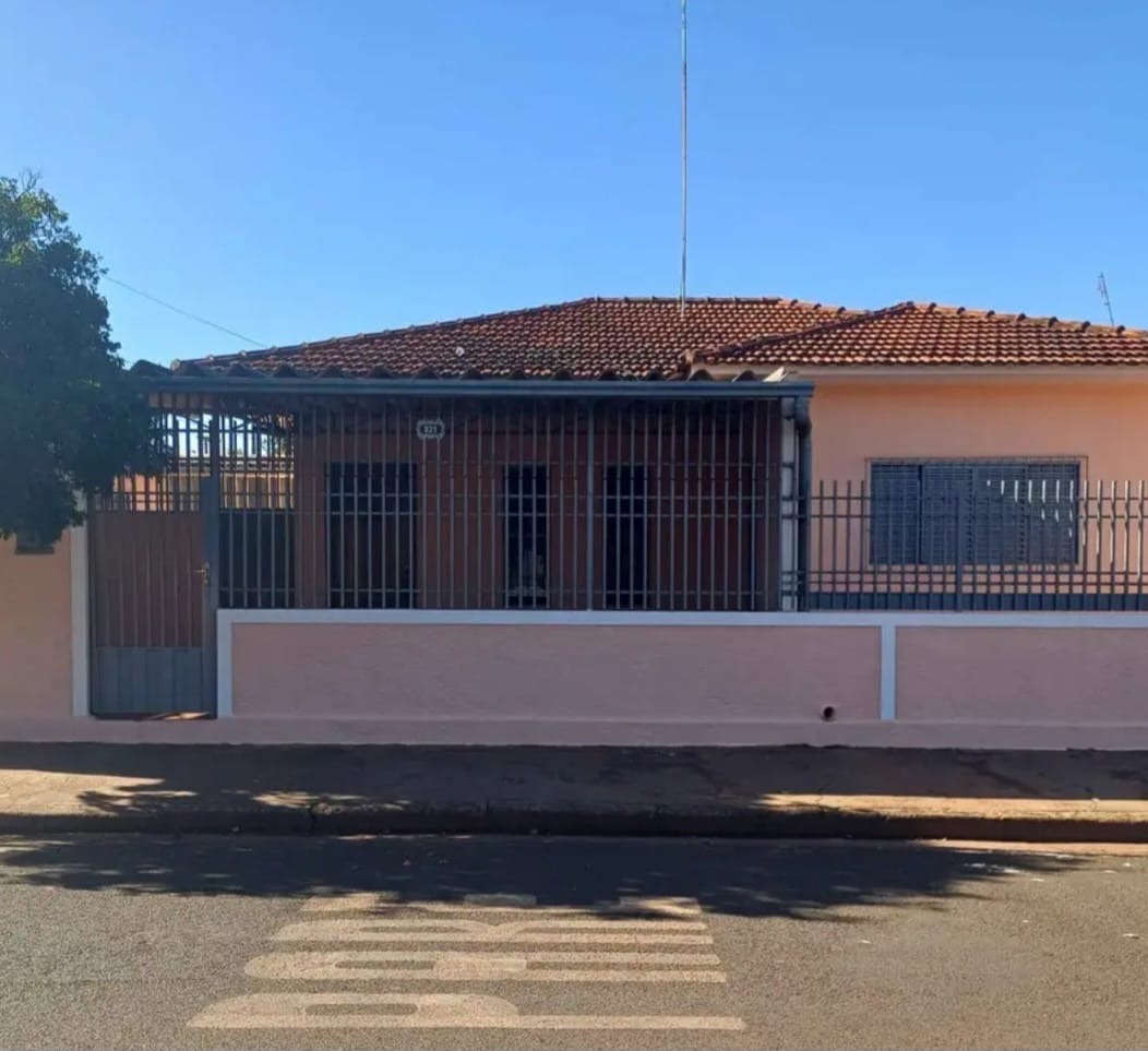 Casa com 2 dormitórios - Centro